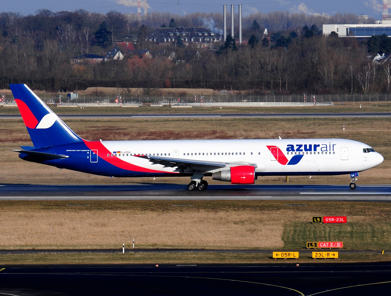 D-AZUA - 767-33A(ER) - Azur Air Germany - DUS - 27-02-2018