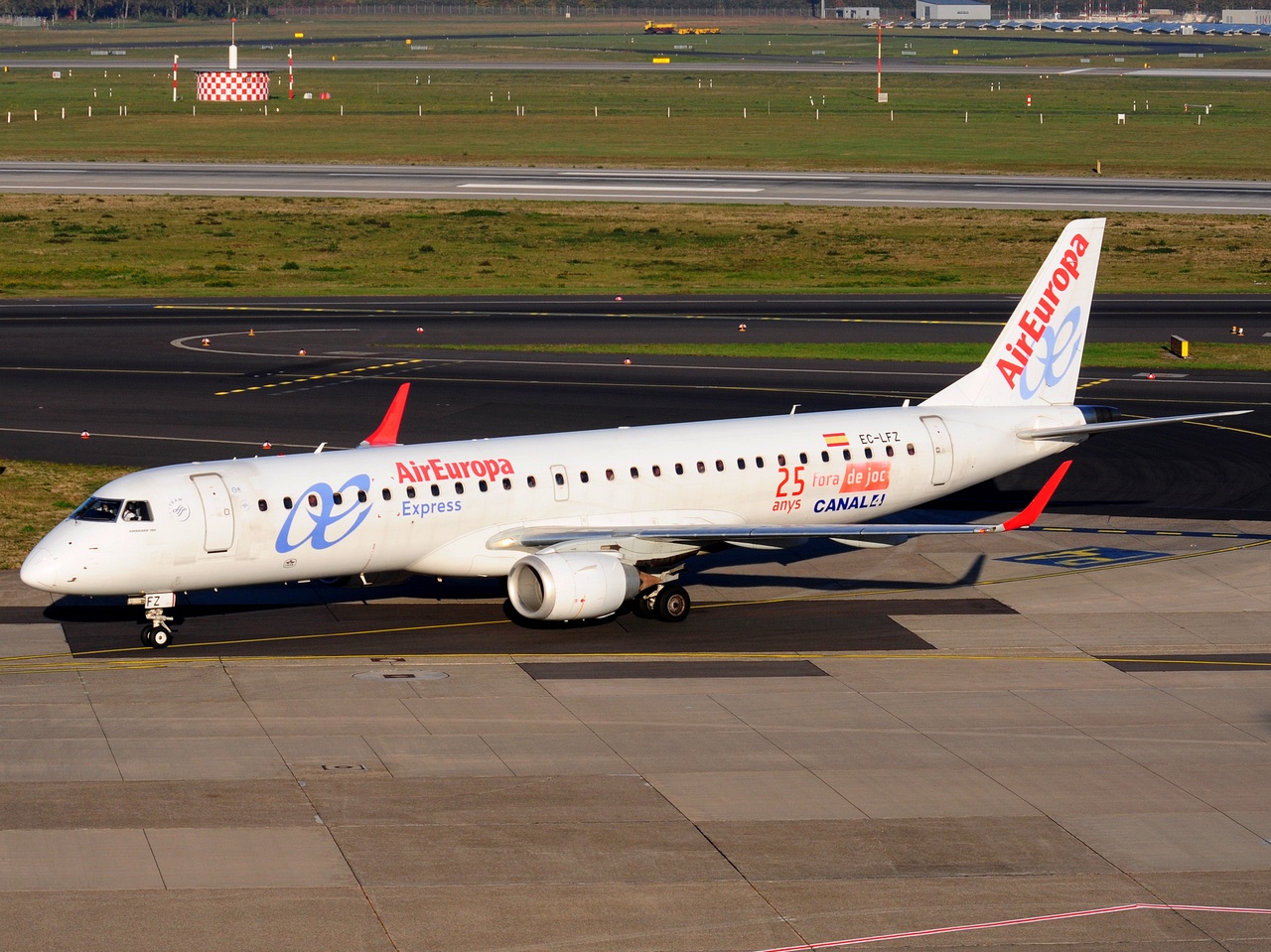 EC-LFZ - ERJ-195LR (ERJ-190-200 LR) - Air Europa Express - DUS - 21-10-2018