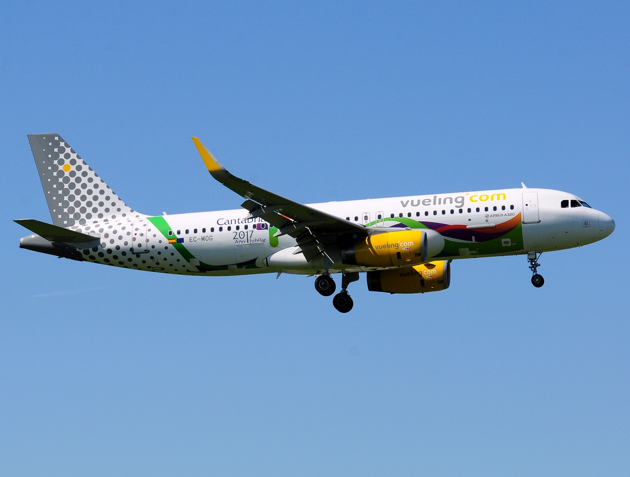 EC-MOG - A320-232(WL) - Vueling - BRU - 05-05-2018b