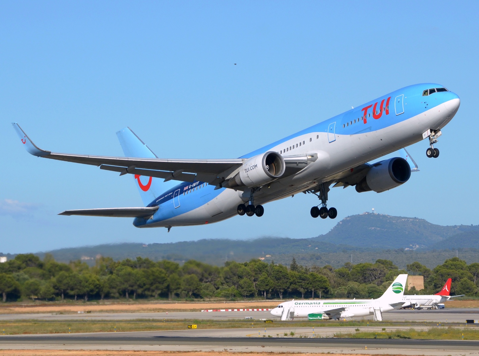 G-OBYF - 767-304(ER)(WL) - TUI Airways - PMI - 12-06-2018
