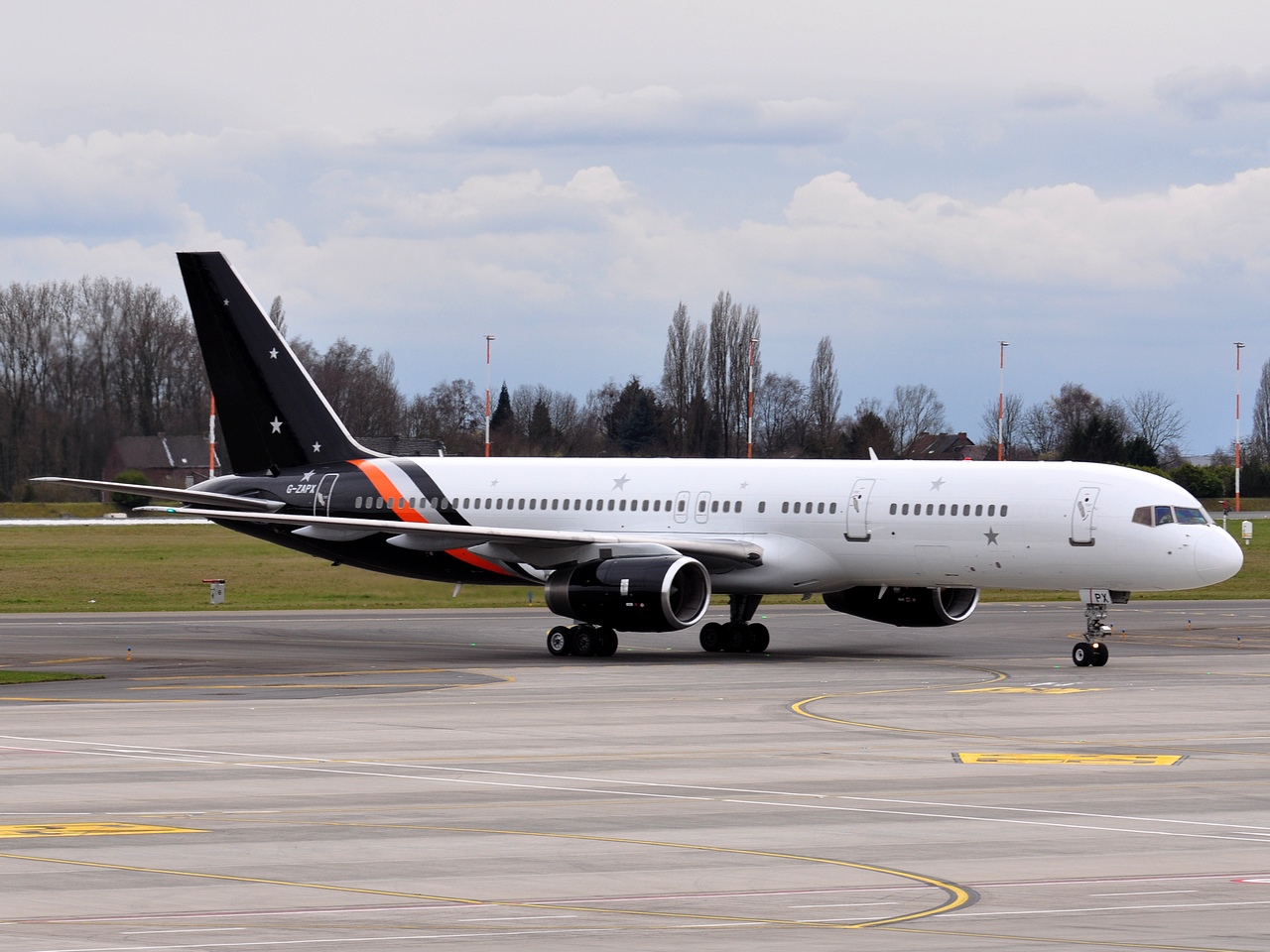 G-ZAPX - 757-256 - Titan Airways - CRL - 30-03-2018