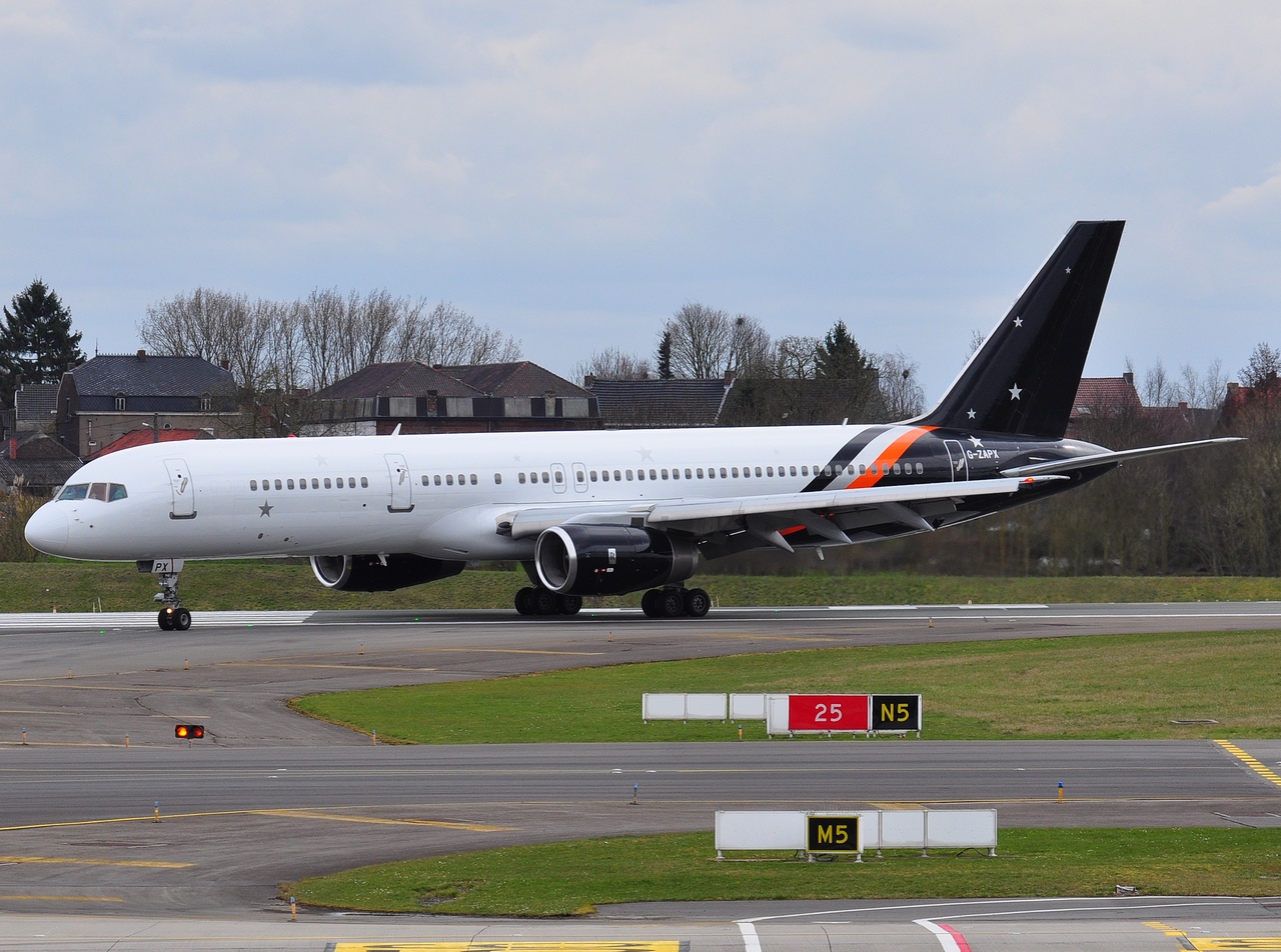 G-ZAPX - 757-256 - Titan Airways - CRL - 30-03-2018b