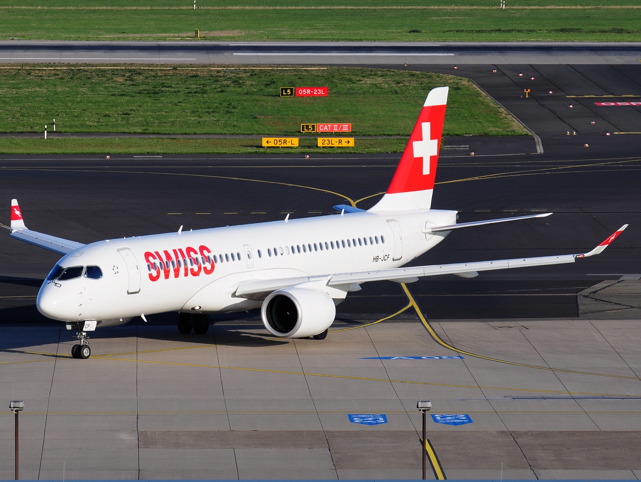 HB-JCF - A220-300 - Swiss - DUS - 15-09-2018