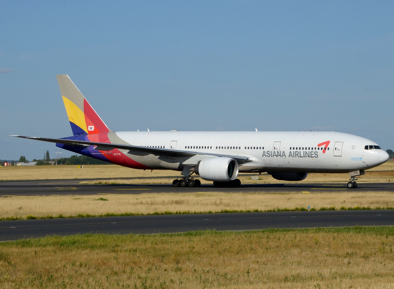HL7775 - 777-28E(ER) - Asiana Airlines - CDG - 10-09-2018