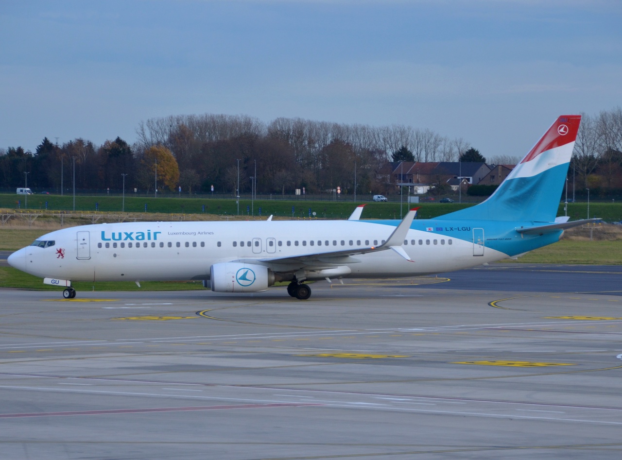 LX-LGU - 737-8C9(WL) - Luxair - CRL - 29-11-2018b