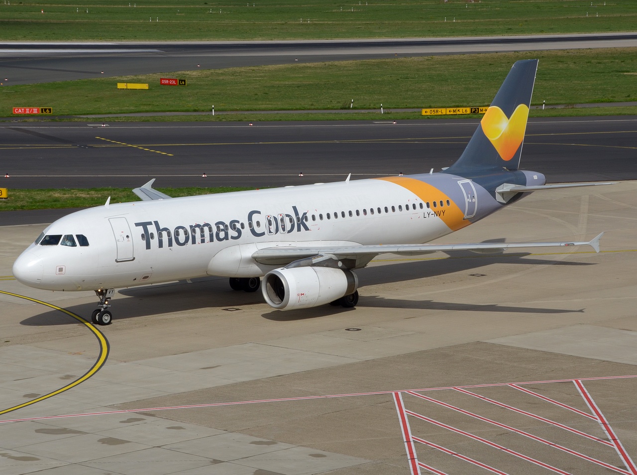 LY-NVY - A320-232 - Thomas Cook - DUS - 15-09-2018