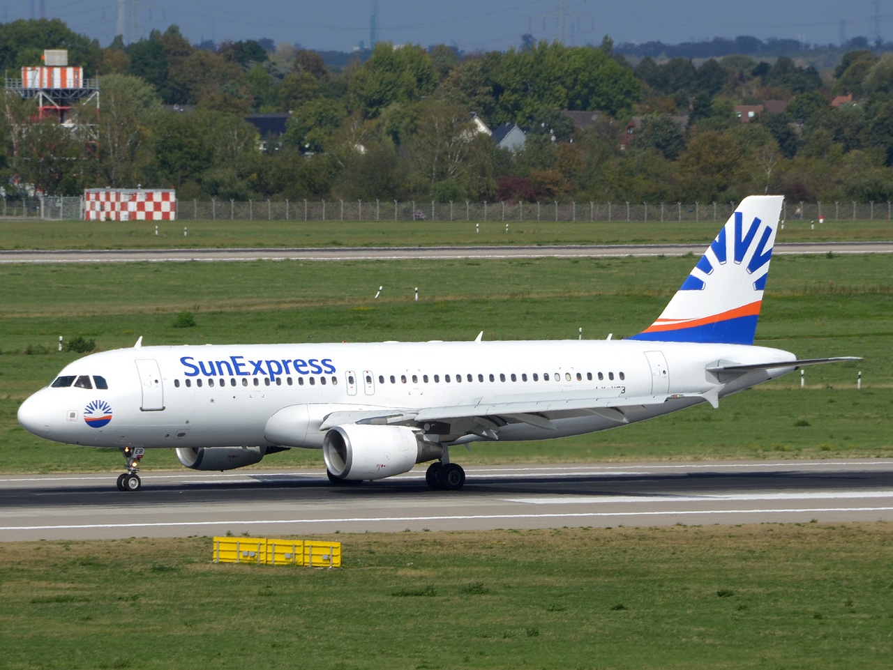 LY-VEB - A320-214 - SunExpress - DUS - 15-09-2018