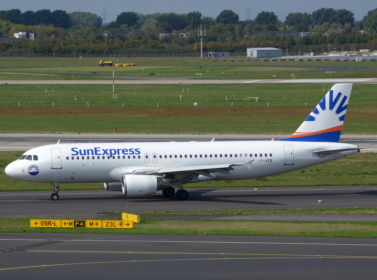 LY-VEB - A320-214 - SunExpress - DUS - 15-09-2018b
