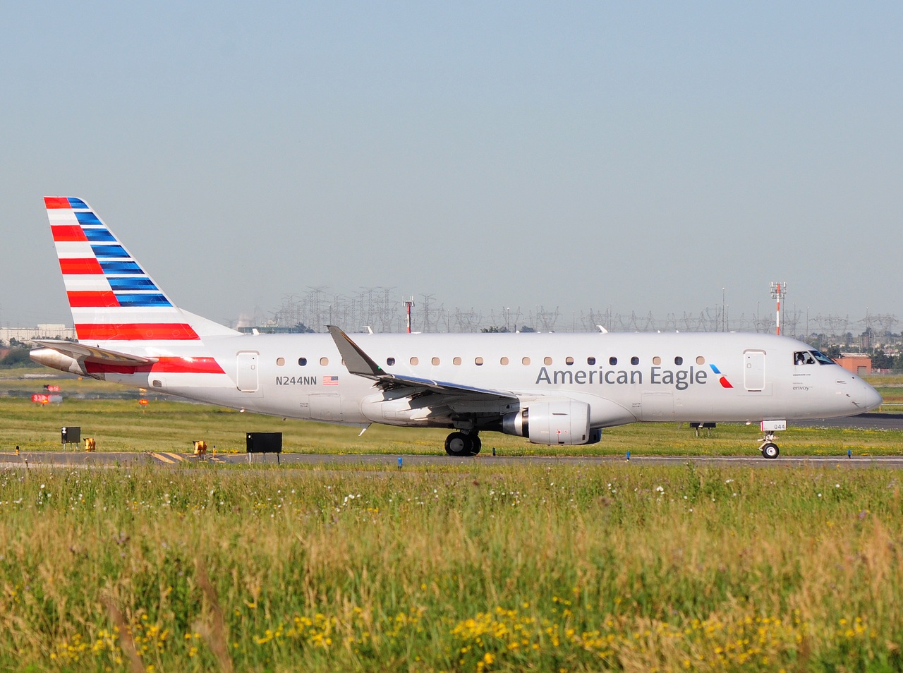 N244NN - ERJ-175LR (ERJ-170-200 LR) - American Eagle - YYZ - 08-07-2018