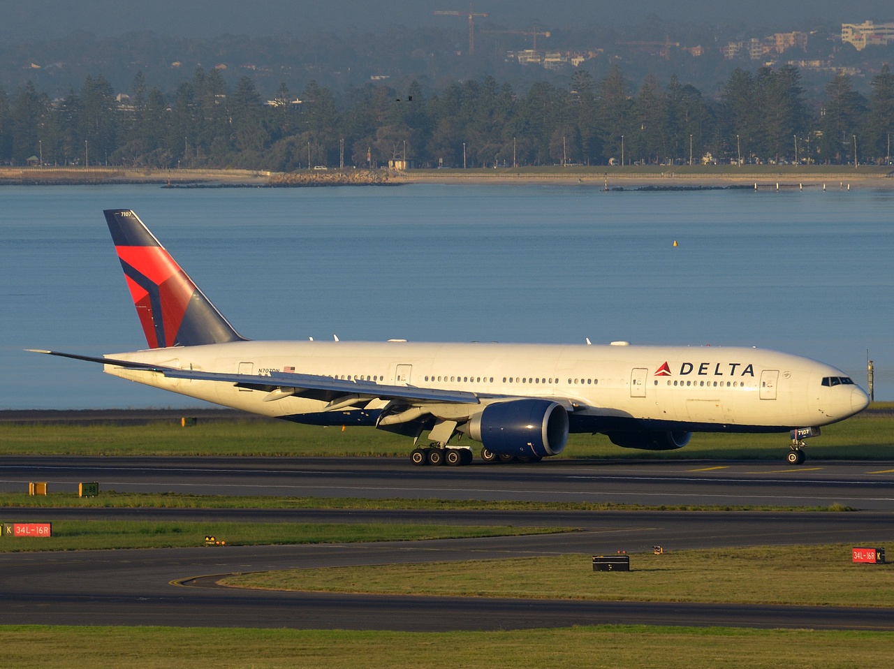 N707DN - 777-232(LR) - Delta Air Lines - SYD - 11-04-2018