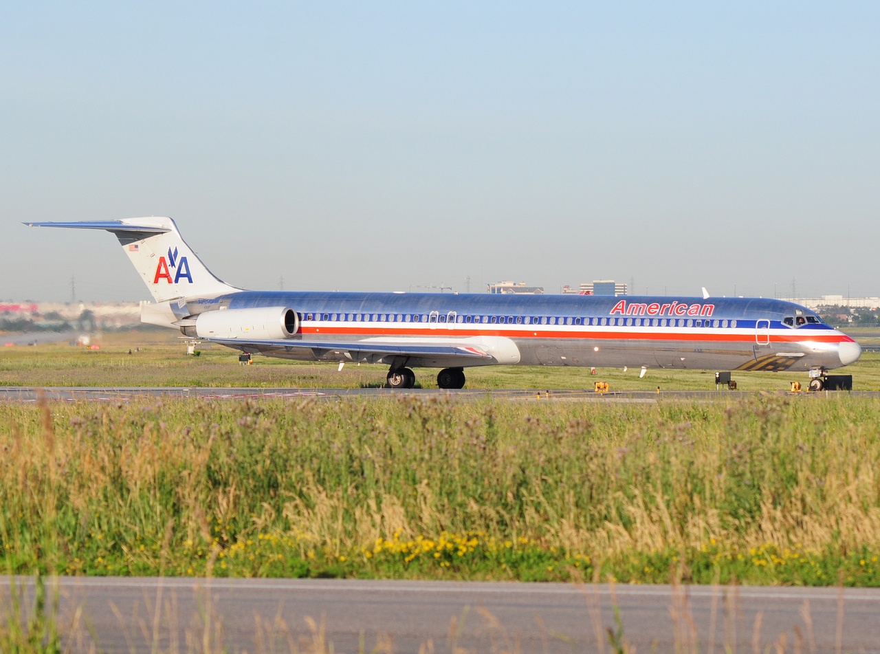 N9613 - MD-80 - American Airlines - YYZ - 08-07-2018b