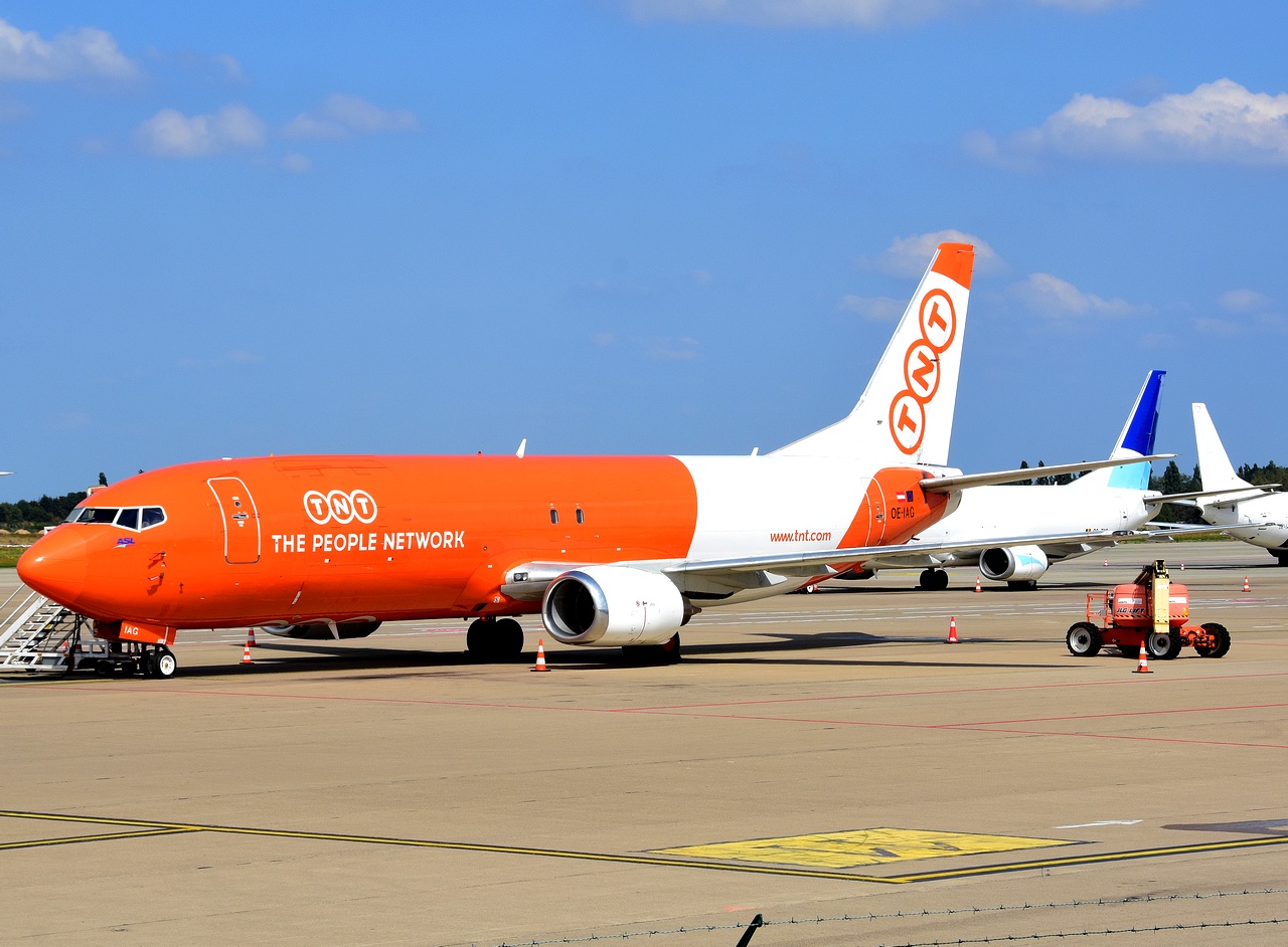OE-IAG - 737-4Q8 - TNT Airways - LGG - 02-09-2018