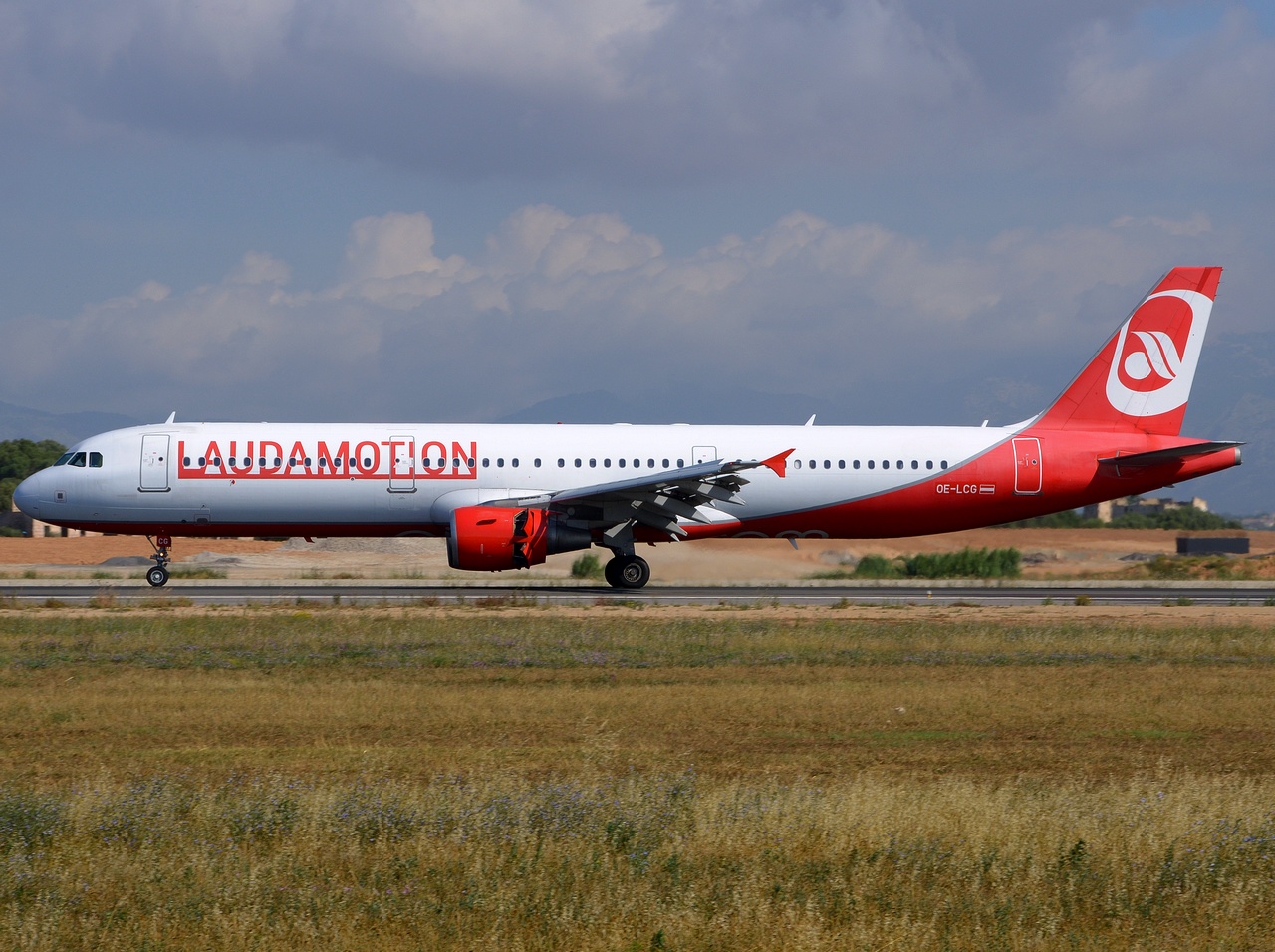 OE-LCG - A321-211 - LaudaMotion - PMI - 11-06-2018b