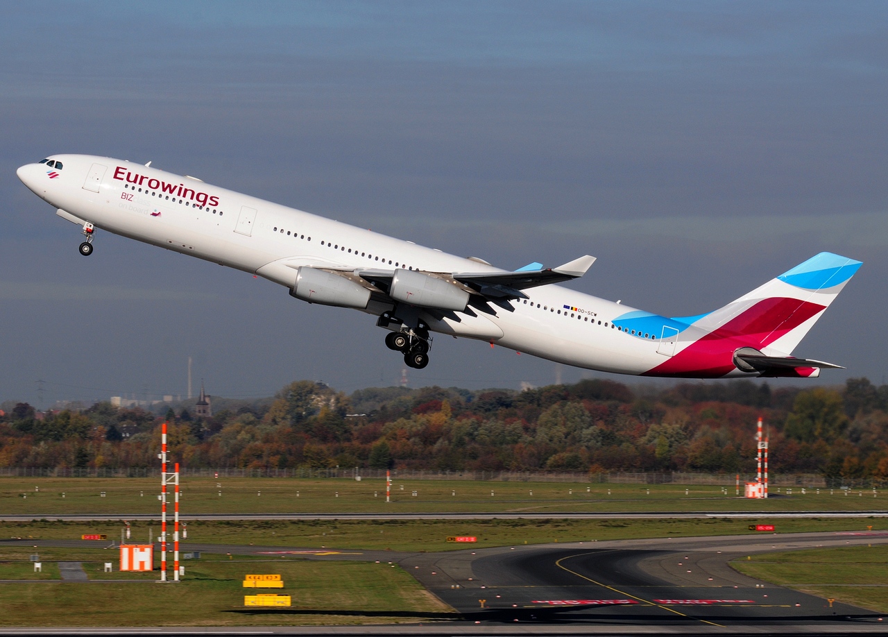 OO-SCW - A340-313 - Eurowings - DUS - 21-10-2018