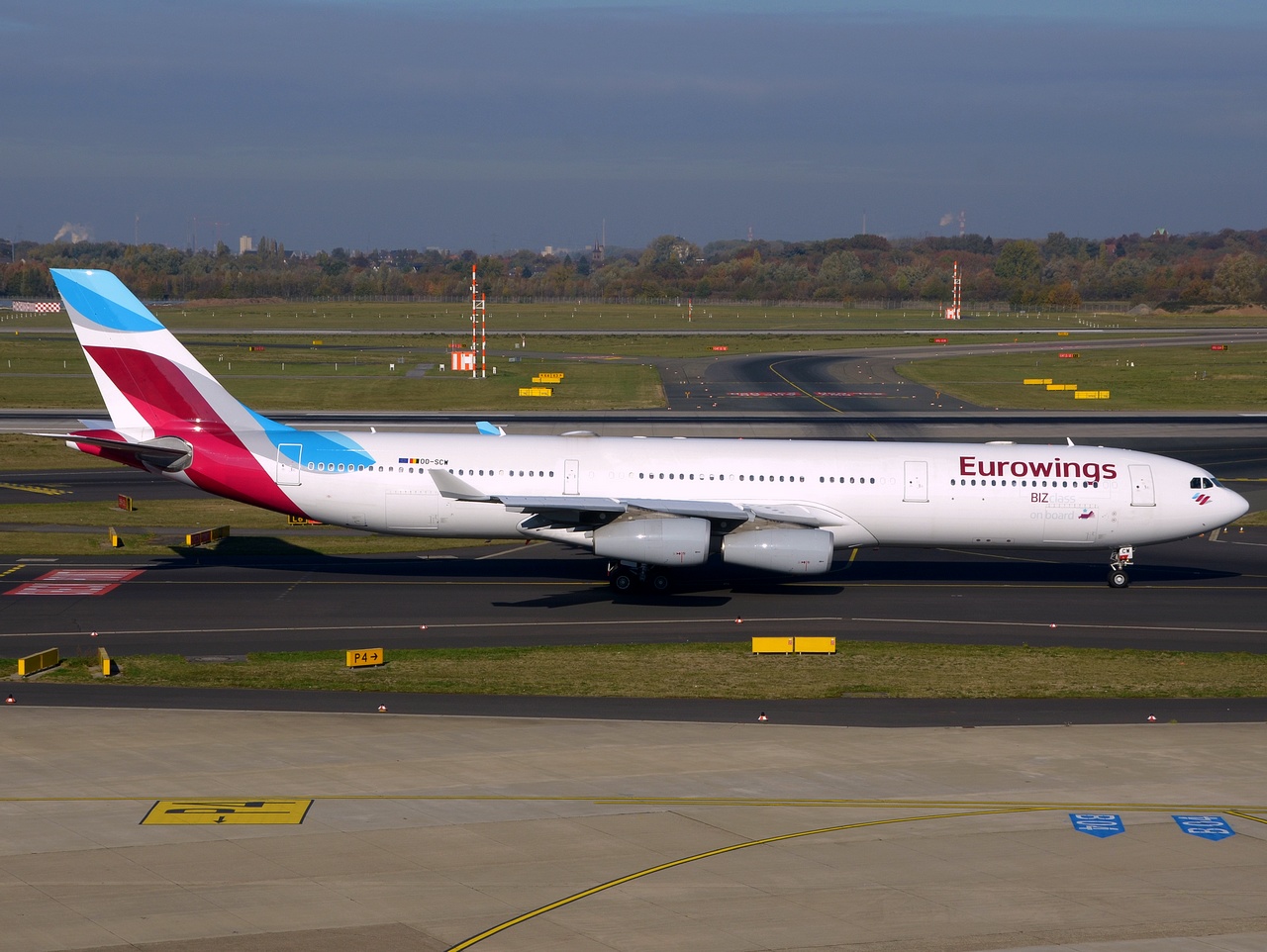 OO-SCW - A340-313 - Eurowings - DUS - 21-10-2018b