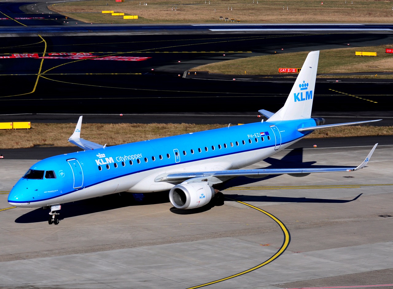 PH-EZI - ERJ-190STD (ERJ-190-100) - KLM Cityhopper - DUS - 27-02-2018