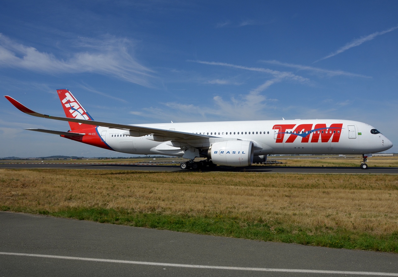 PR-XTC - A350-941 - LATAM Airlines Brasil - CDG - 10-09-2018b