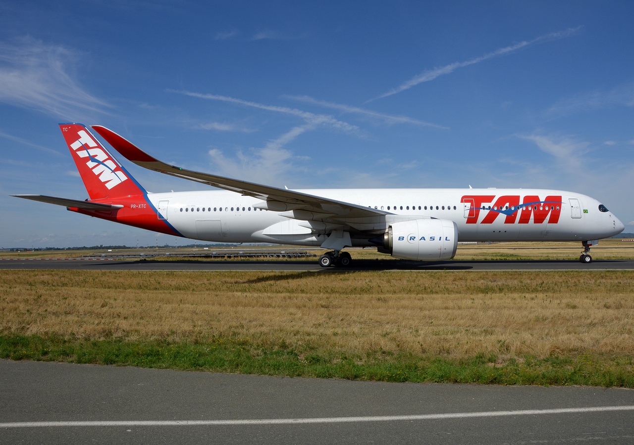 PR-XTC - A350-941 - LATAM Airlines Brasil - CDG - 10-09-2018c