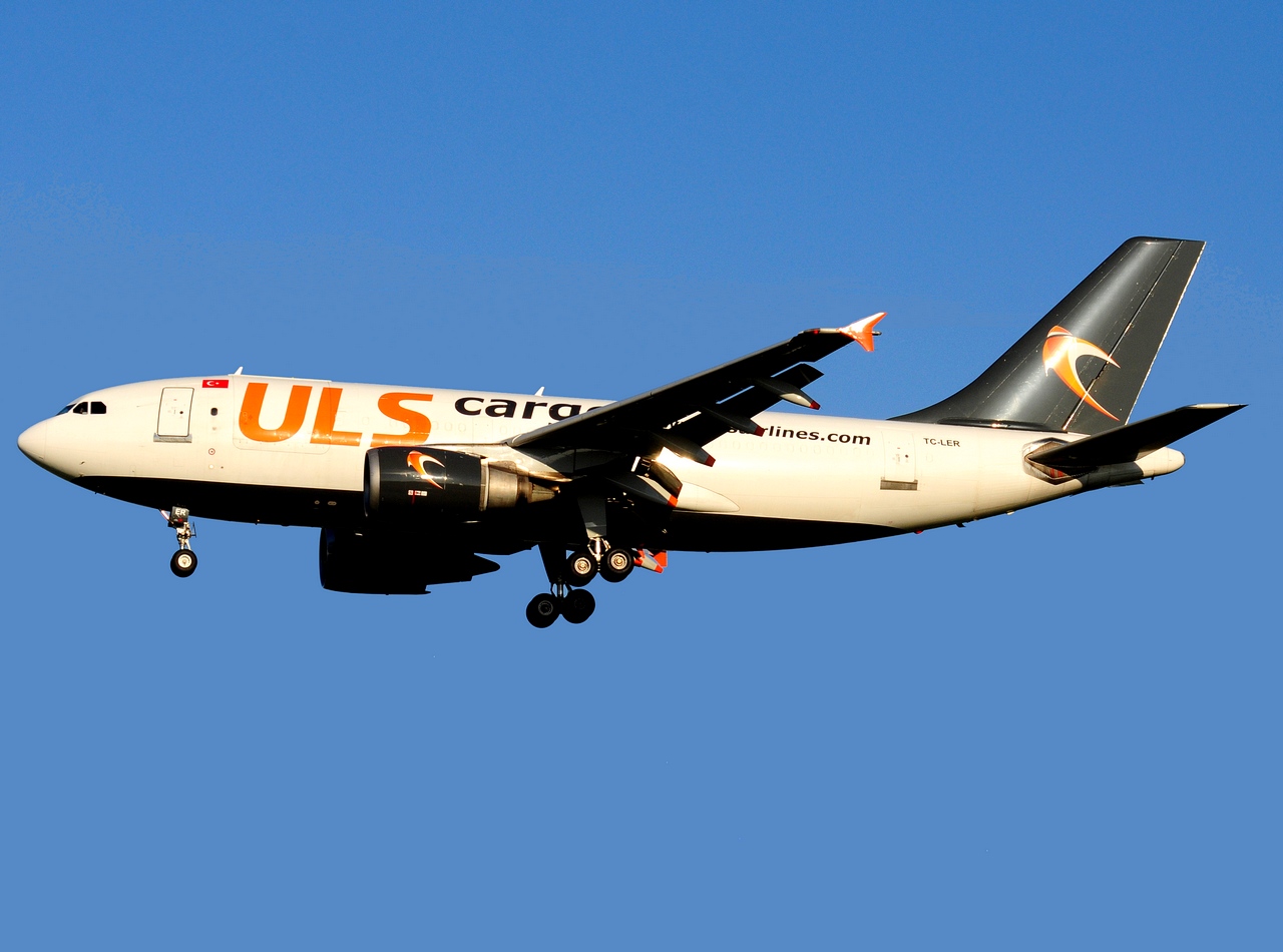 TC-LER - A310-308F - ULS Cargo - BRU - 04-05-2018