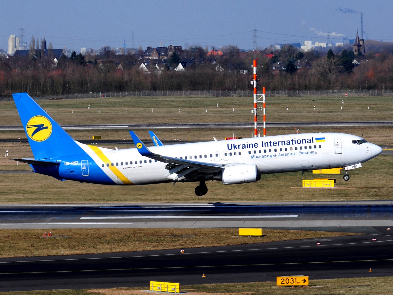 UR-PST - 737-8AS(WL) - Ukraine International Airlines - DUS - 27-02-2018