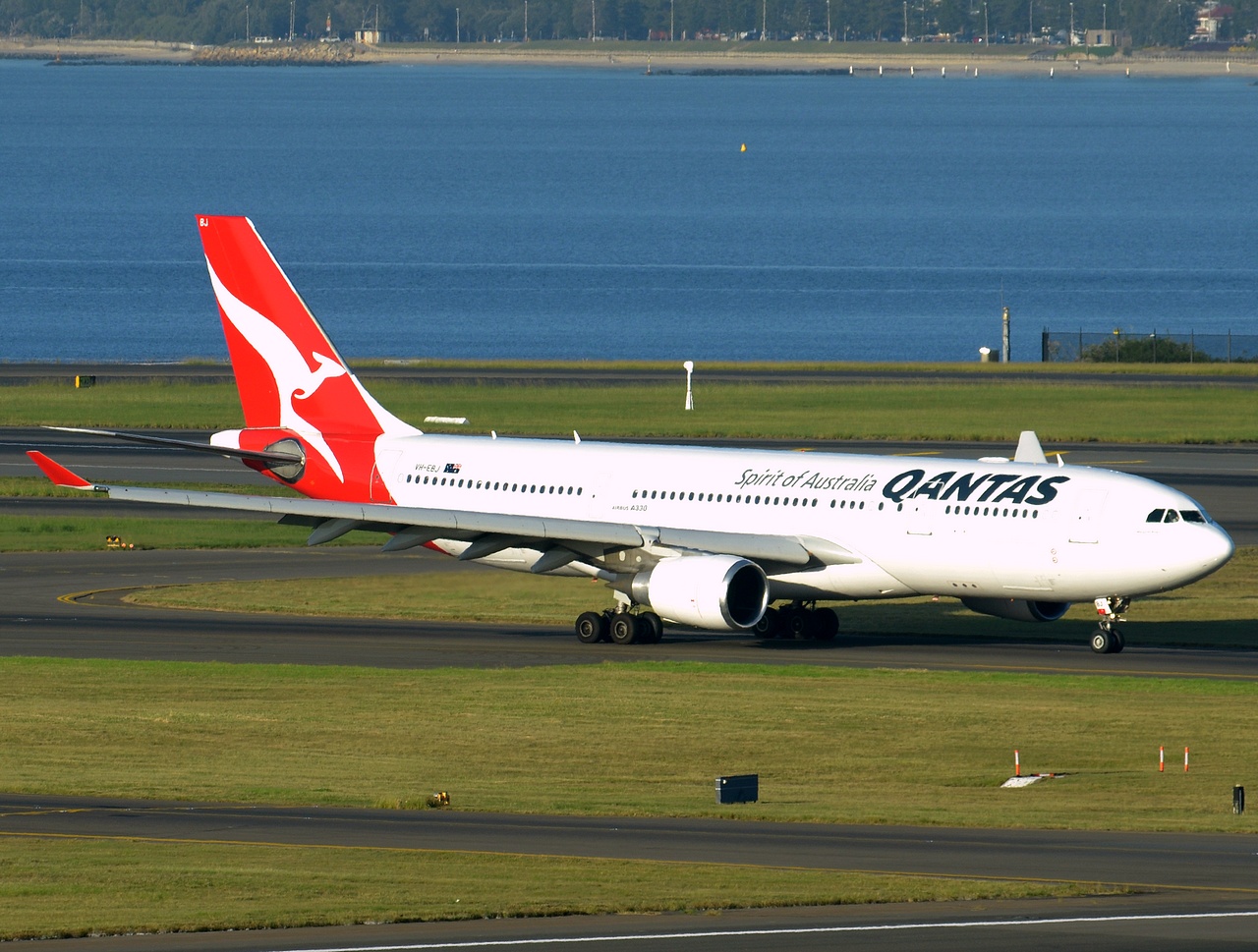 VH-EBJ - A330-202 - Qantas - SYD - 11-04-2018