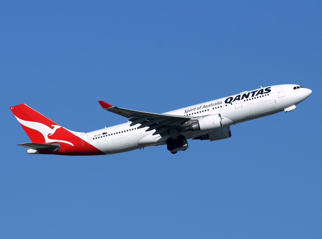 VH-EBJ - A330-202 - Qantas - SYD - 11-04-2018b