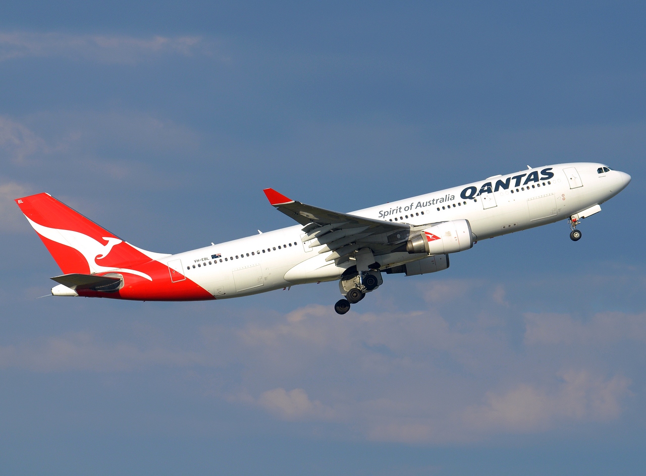 VH-EBL - A330-203 - Qantas - SYD - 09-04-2018