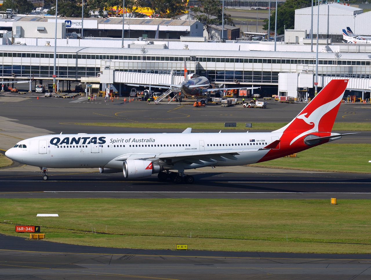 VH-EBN - A330-202 - Qantas - SYD - 14-04-2018