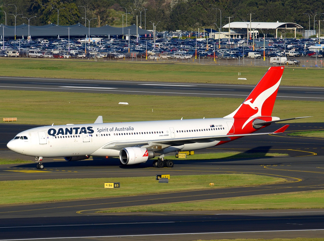 VH-EBO - A330-202 - Qantas - SYD - 14-04-2018