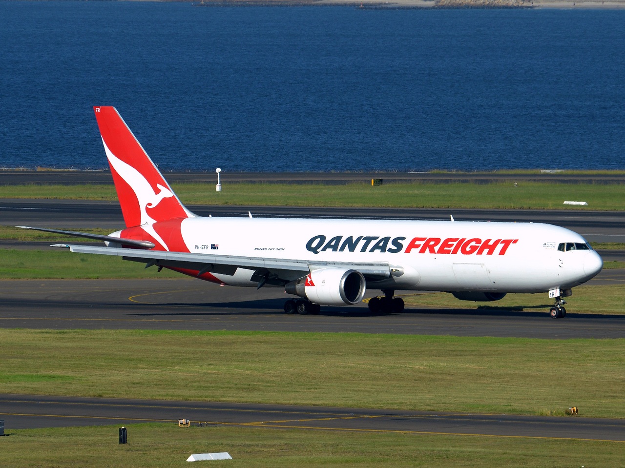 VH-EFR - 767-381F(ER) - Qantas Freight - SYD - 11-04-2018