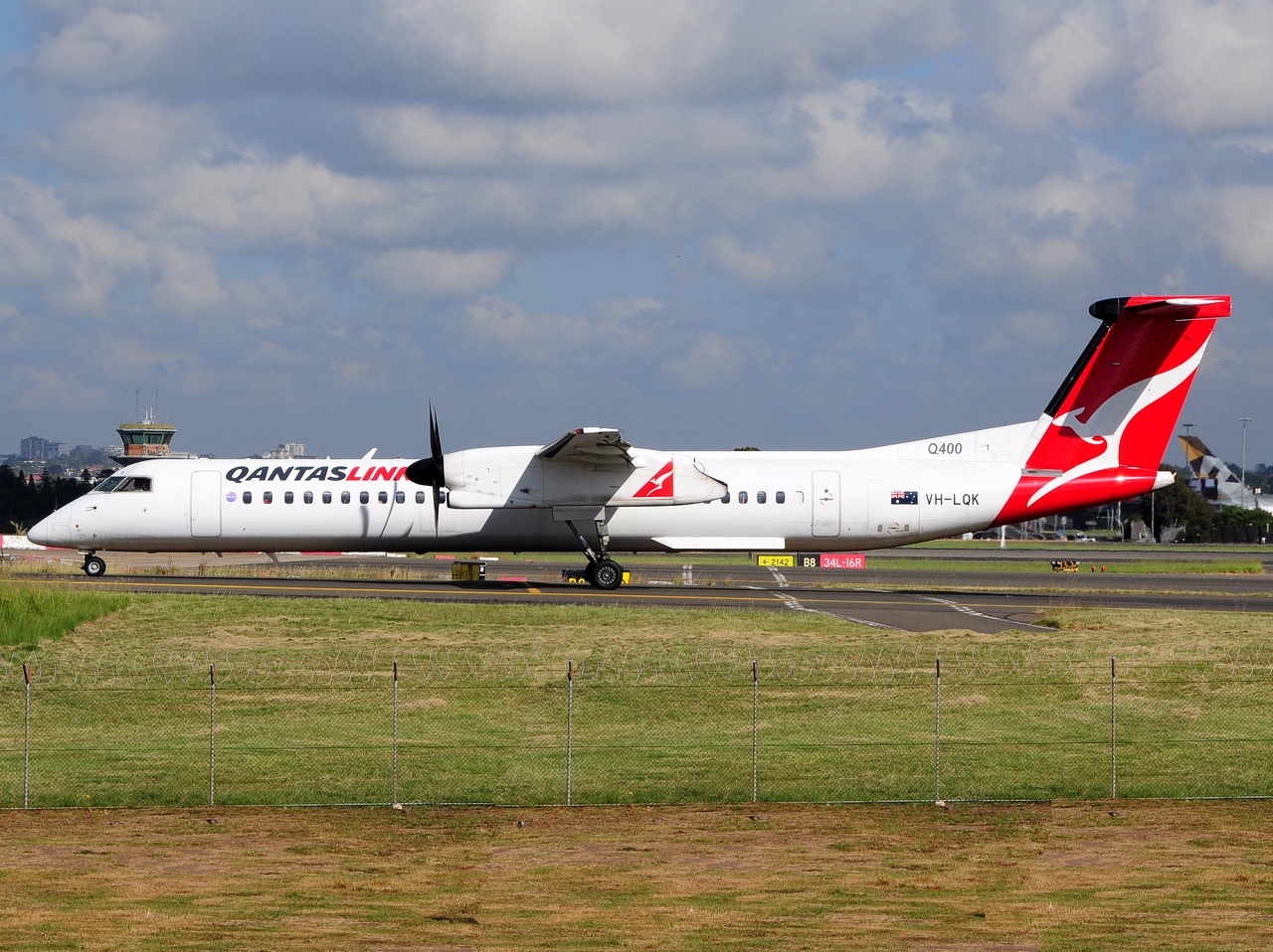 VH-LQK - DHC-8-402Q - QantasLink - SYD - 07-04-2018