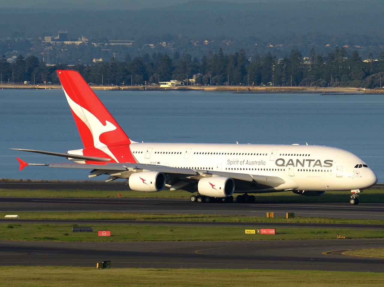 VH-OQF - A380-842 - Qantas - SYD - 11-04-2018