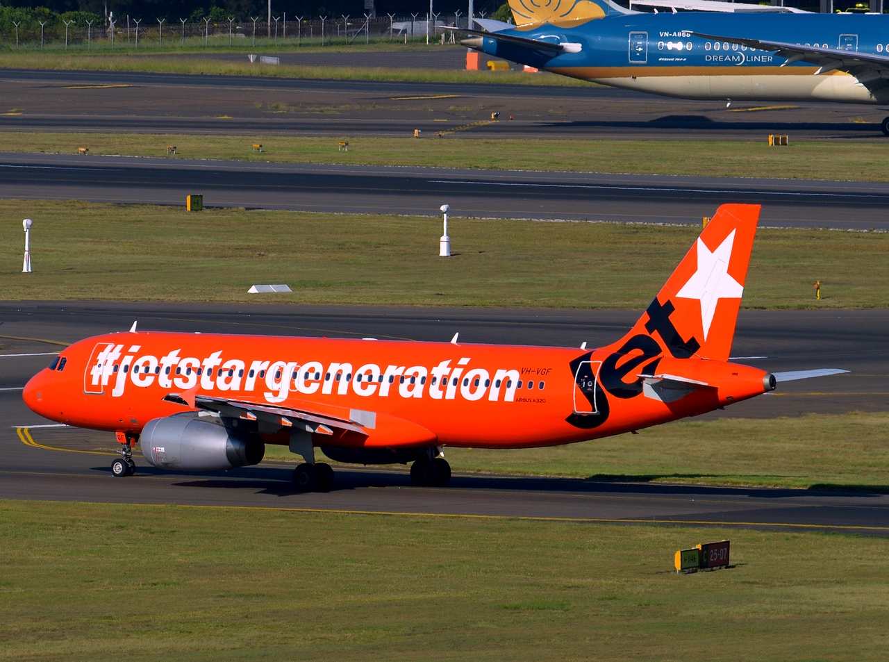 VH-VGF - A320-232 - Jetstar Airways - SYD - 11-04-2018b