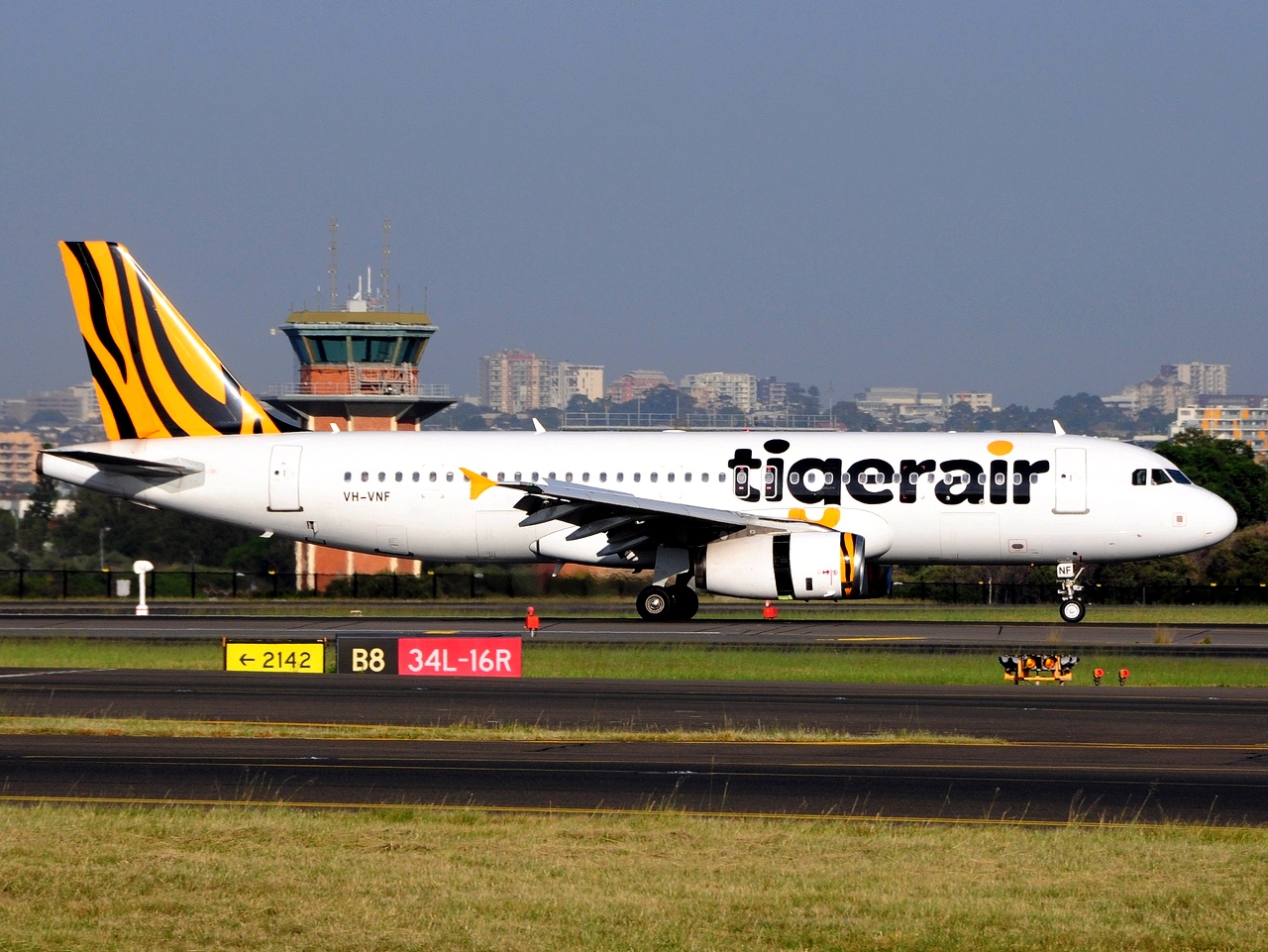 VH-VNF - A320-232 - Tigerair Australia - SYD - 07-04-2018