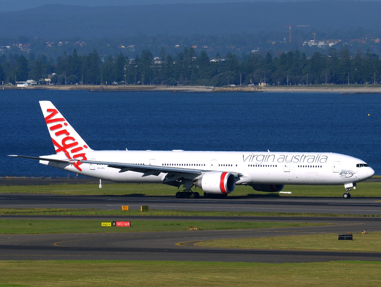 VH-VPE - 777-3ZG(ER) - Virgin Australia - SYD - 11-04-2018
