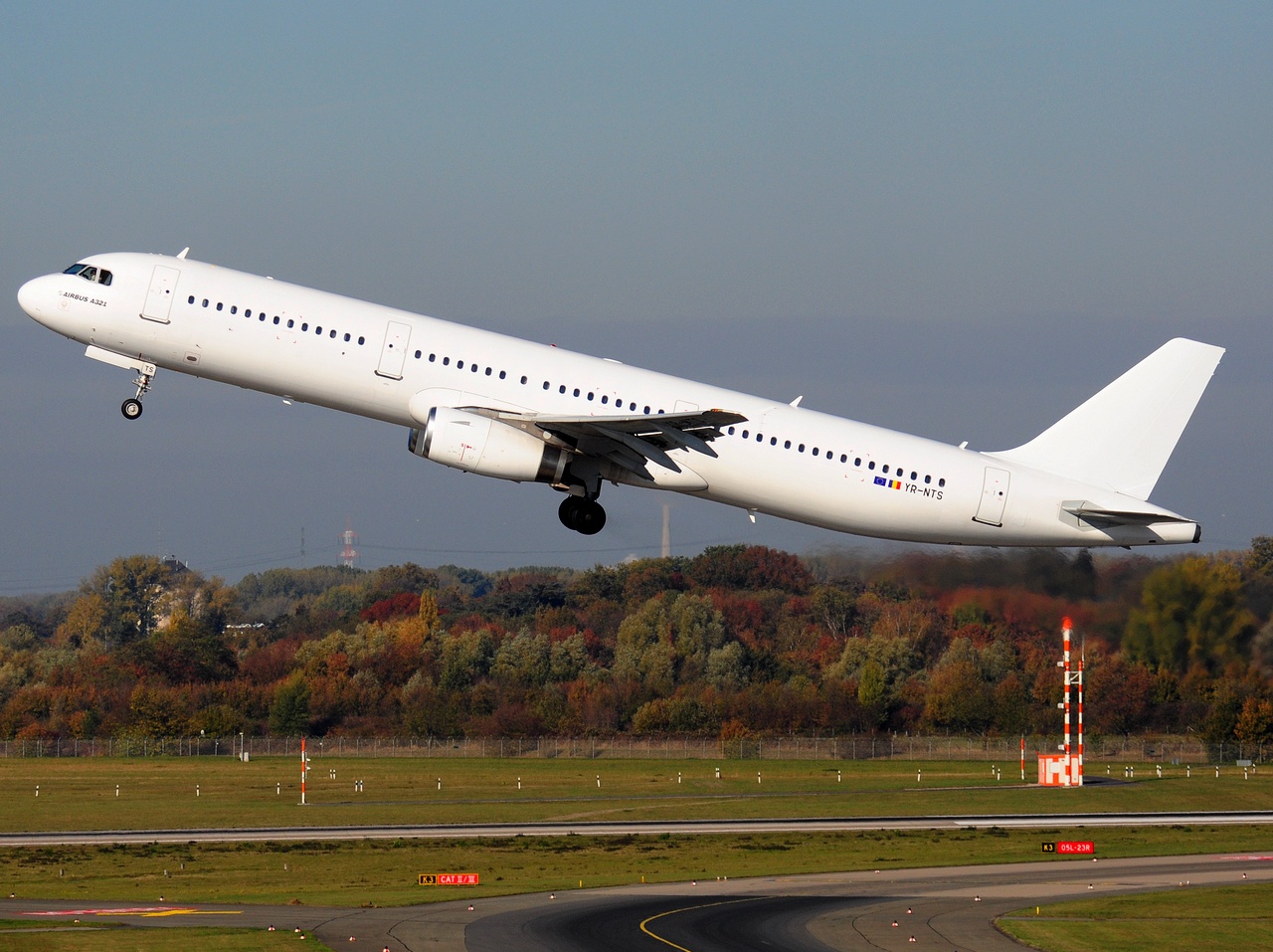 YR-NTS - A321-231 - Just Us Air - DUS - 21-10-2018b
