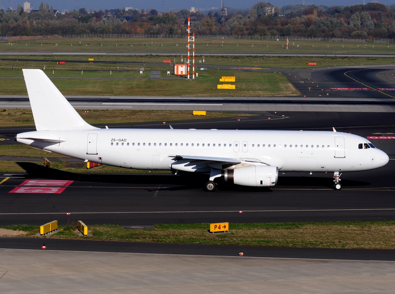 ZS-GAO - A320-231 - Global Aviation - DUS - 21-10-2018
