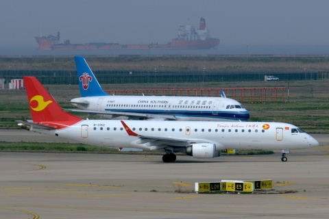 B-3152 - ERJ-190-LR (ERJ-190-100 LR) - Tianjin Airlines - PVG - 03-04-2018