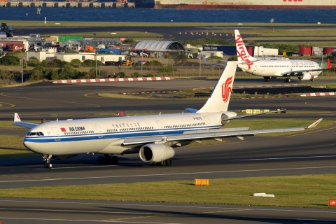 B-8579 - A330-343 - Air China - SYD - 14-04-2018