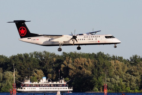 C-GGMZ - DHC-8-402Q - Air Canada Express - YTZ - 06-07-2018b