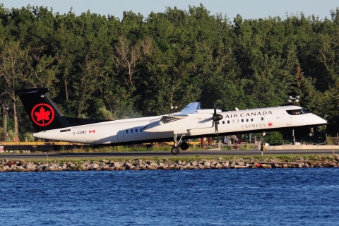 C-GGMZ - DHC-8-402Q - Air Canada Express - YTZ - 06-07-2018c