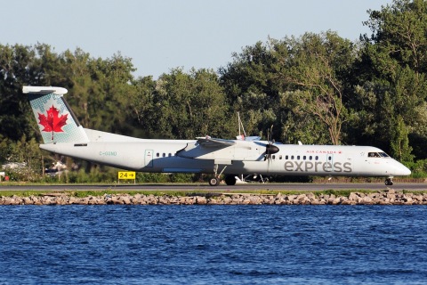 C-GGND - DHC-8-402Q - Air Canada Express - YTZ - 06-07-2018b