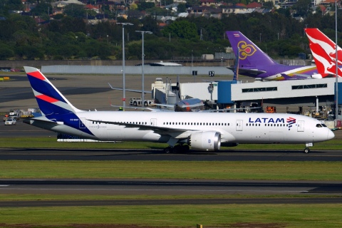 CC-BGF - 787-9 Dreamliner - LATAM Airlines Chile - SYD - 11-04-2018b
