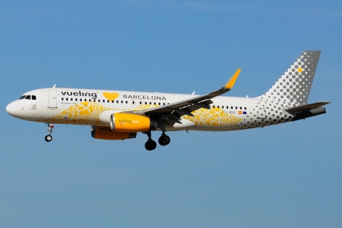 EC-MNZ - A320-232(WL) - Vueling - ORY - 13-10-2018