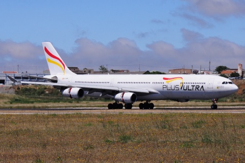 EC-MQM - A340-313 - Plus Ultra Lineas Aereas - LIS - 15-06-2018b