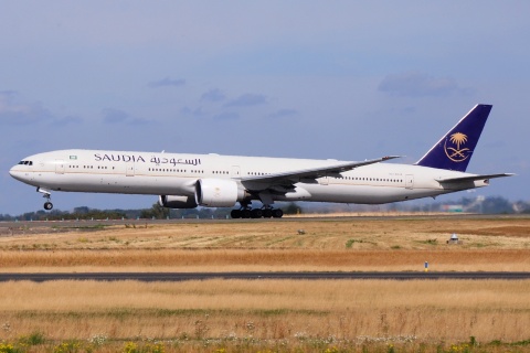HZ-AK22 - 777-368(ER) - Saudi Arabian Airlines - CDG - 10-09-2018