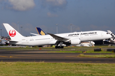 JA868J - 787-9 Dreamliner - Japan Airlines - SYD - 07-04-2018b