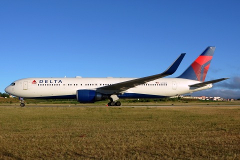 N173DZ - 767-332(ER)(WL) - Delta Air Lines - LIS - 15-06-2018