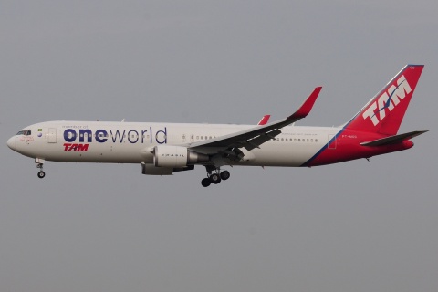 PT-MOC - 767-316(ER)(WL) - LATAM Airlines Brasil - FCO - 29-05-2018
