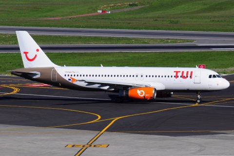 SX-SOF - A320-232 - TUI Airlines Belgium - BRU - 05-05-2018b